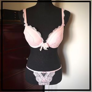 • Victoria’s Secret DESIGNER COLLECTION Pink Bra & Thong Set w/ Lace & Bows •